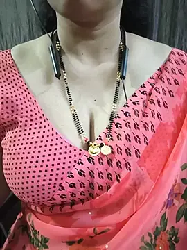 Stripchat Sex Cam of bhuvana_555