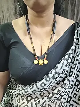 Stripchat Free Live Porn of bhuvana_555
