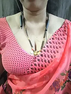 Stripchat Adult Webcams of bhuvana_555