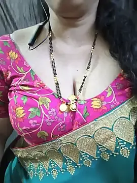 Stripchat Sex Cam of bhuvana_555