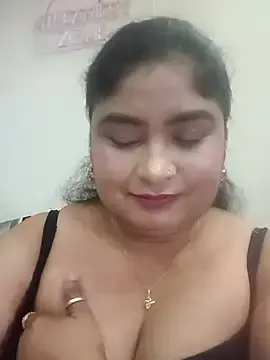 Stripchat Nude Webcam of hornyriyanka